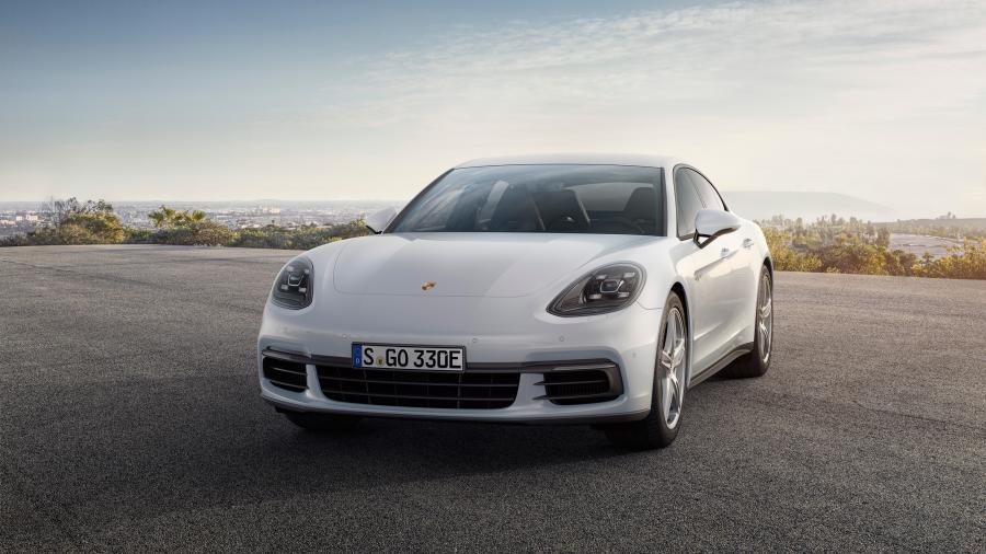  Porsche Panamera 4 E-Hybrid 2016 года  (фото 6 из 31)